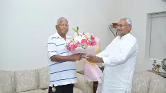 Lalu reaches Patna after 7 months, Nitish calls on RJD boss