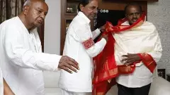 Despite Gowda bonhomie, why is KCR not campaigning for JD(S) in Karnataka?