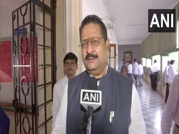 Cong demands BJP expel Yatnal for calling Sonia Gandhi vishkanya Cong demands BJP expel Yatnal for calling Sonia Gandhi vishkanya