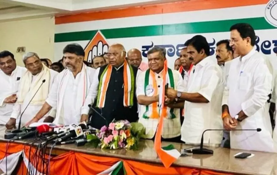 ‘BJP falling like a house of cards,’ tweets Ramesh as Shettar joins Congress ‘BJP falling like a house of cards,’ tweets Ramesh as Shettar joins Congress
