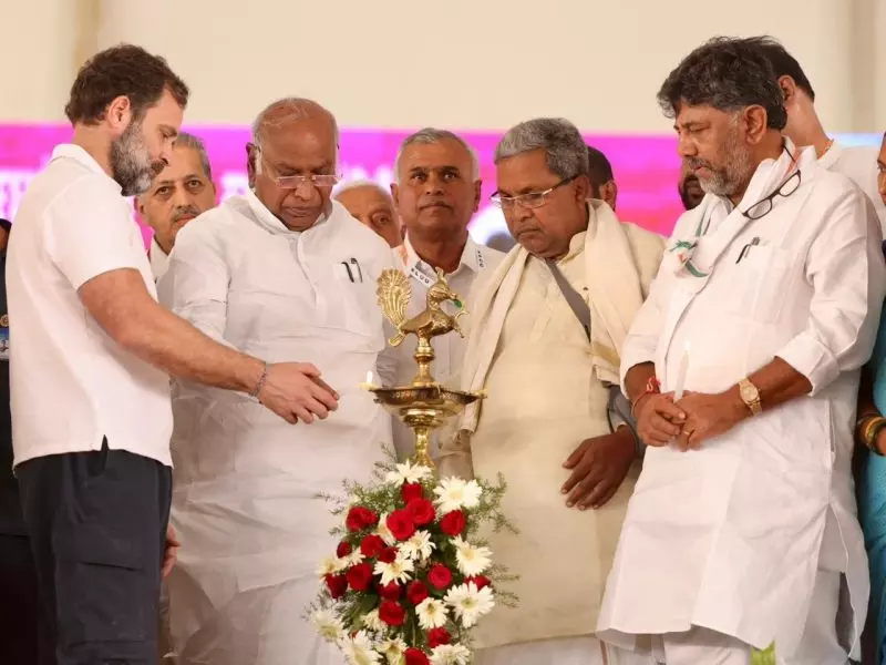 Rahul in Kolar: Targets Modi, says Adani is a symbol of corruption